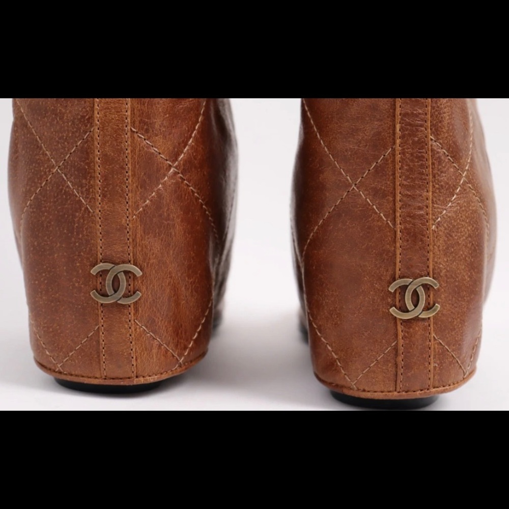 Excellent Chanel Boots 👢 ♥️ - Picture 3 of 6